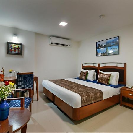 Hotel Admire Inn - New Friends Colony New Delhi Exterior photo